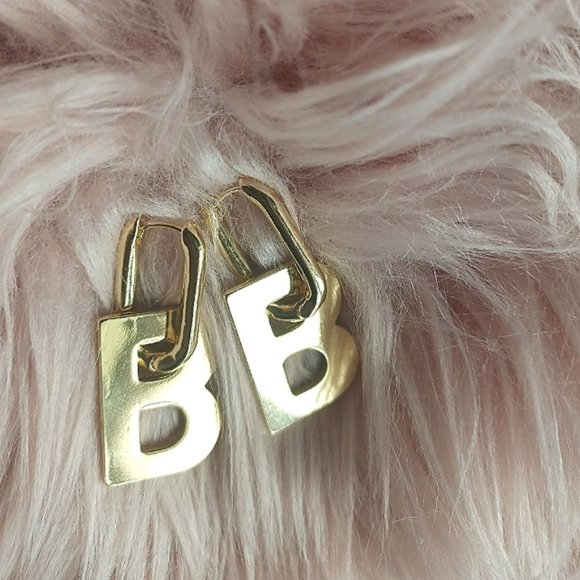 Letter drop Statement PieceEarrings - Picture 6 of 6